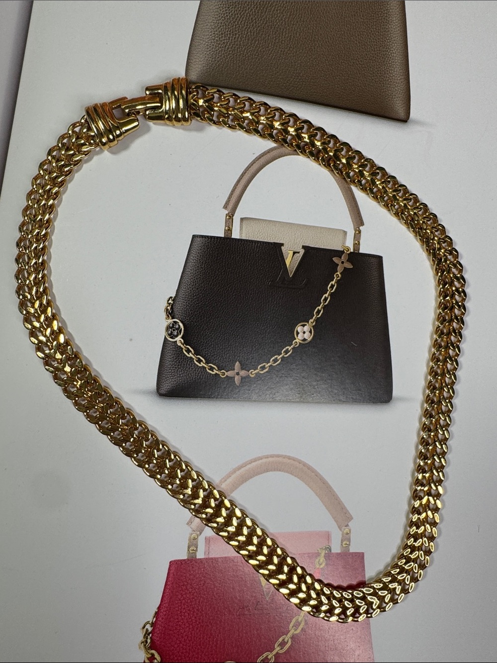 Vintage Monet curblink necklace
Gold-Tone Women's Double Link Chain Necklace.